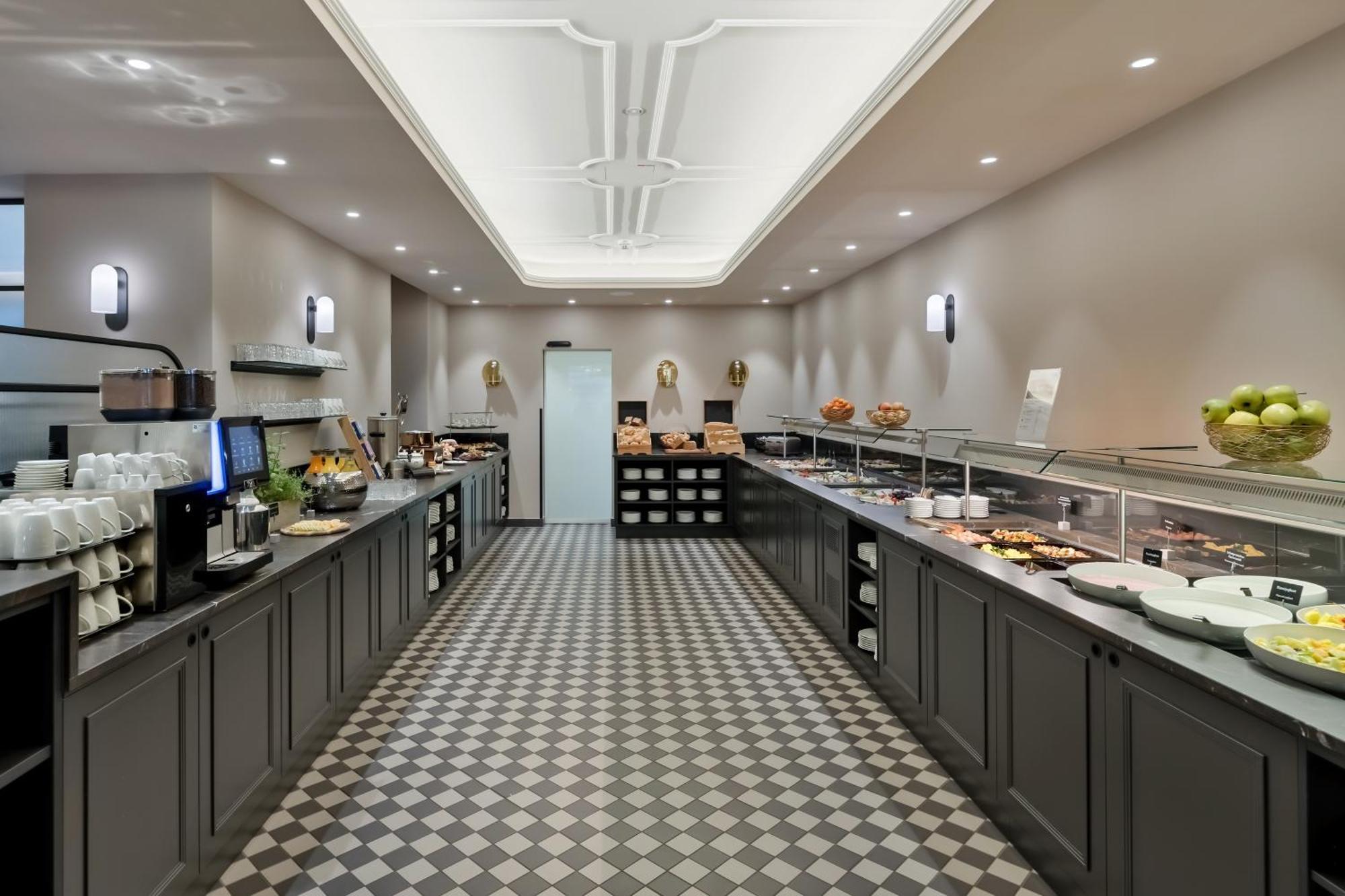 Astoria Vienna, Curio Collection By Hilton